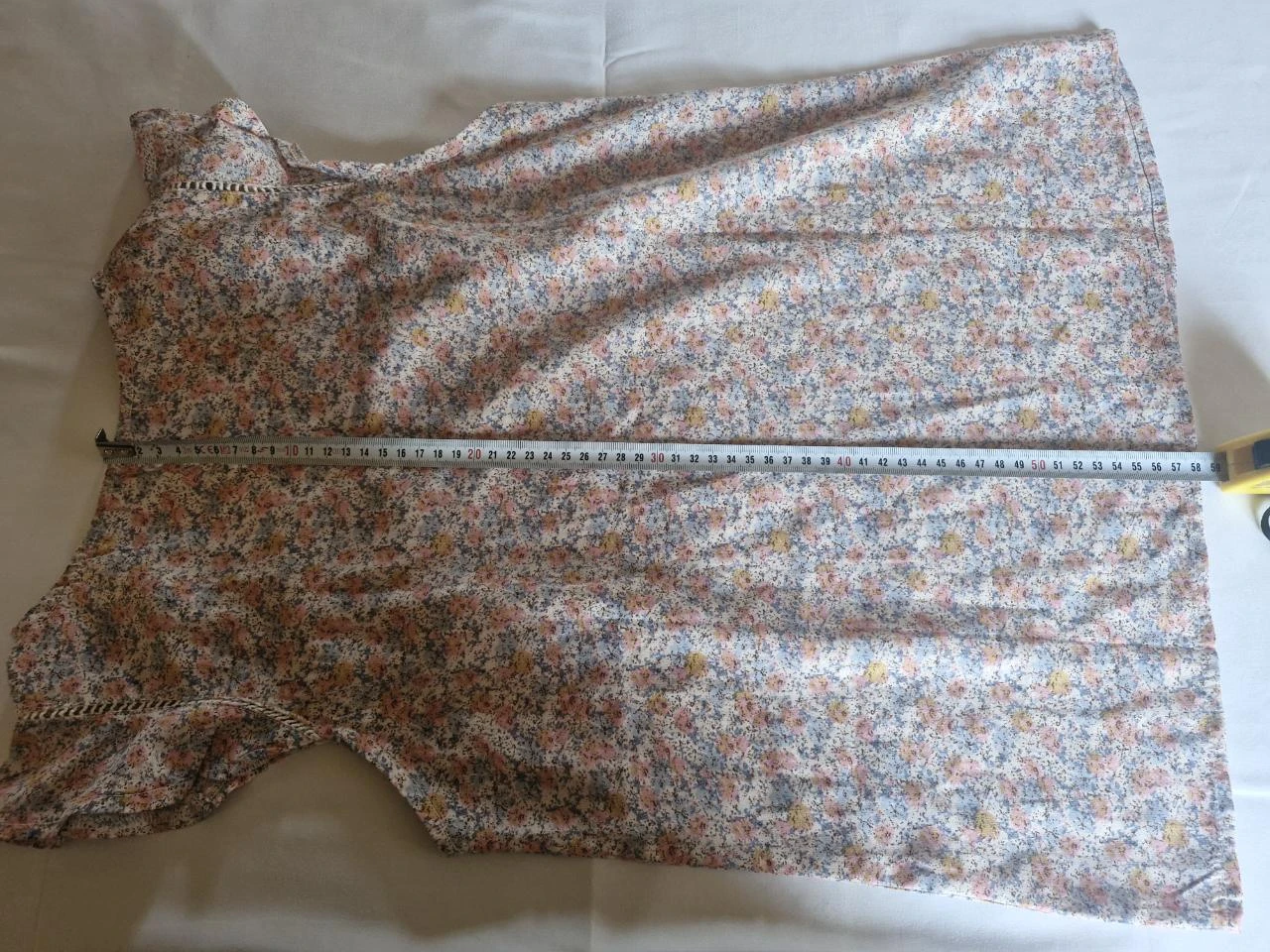 Vrouwelijke top met fluïde bloemen en pofmouwen - Meerkleurig - Maat S – photo 9